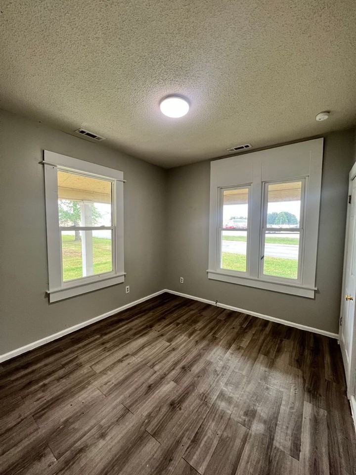 808 S Mccanse St - Photo 4 of 12