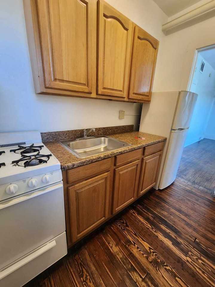 345 Alexander St. - Photo 7 of 8