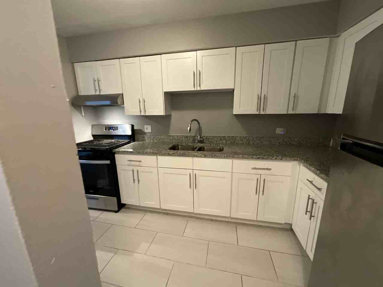 7733 S South Shore Dr. - Photo 6 of 16