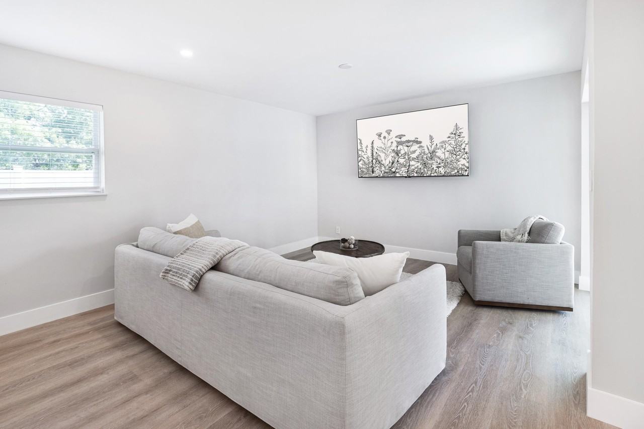 2798 Ne 2nd Ave - Photo 3 of 15