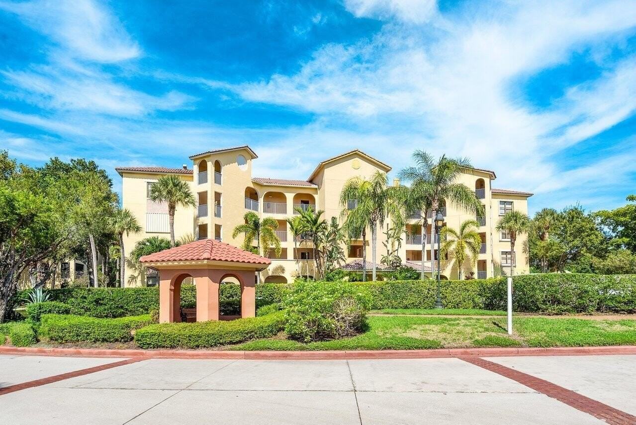 300 Uno Lago Dr #304 - Photo 5 of 24