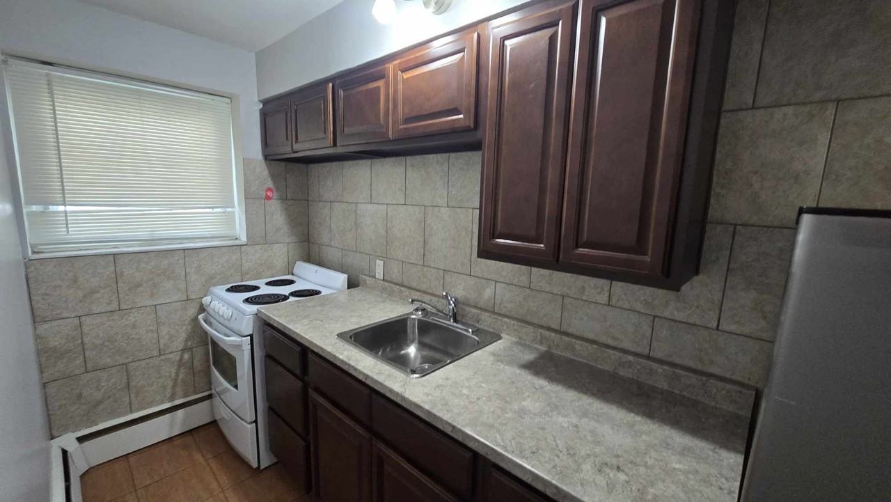 10 Belmont St #1 - Photo 4 of 12