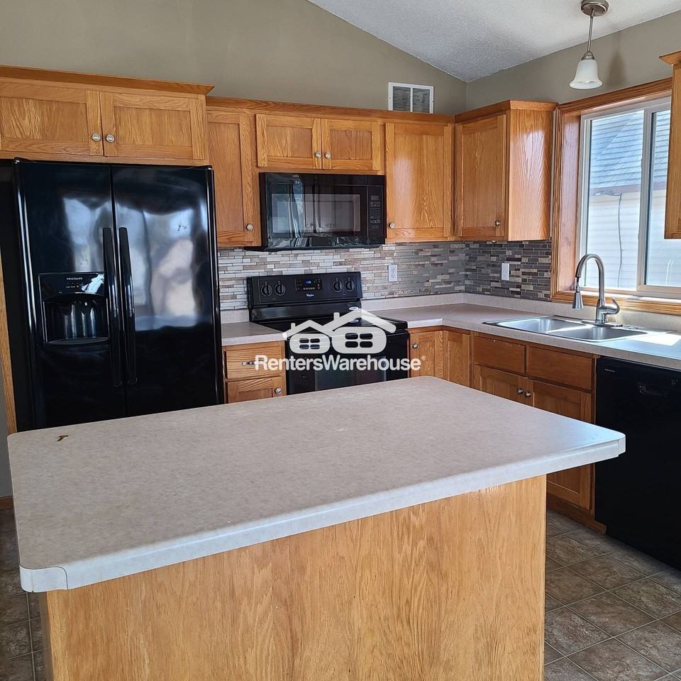 224 5th Ave N - Photo 3 of 11