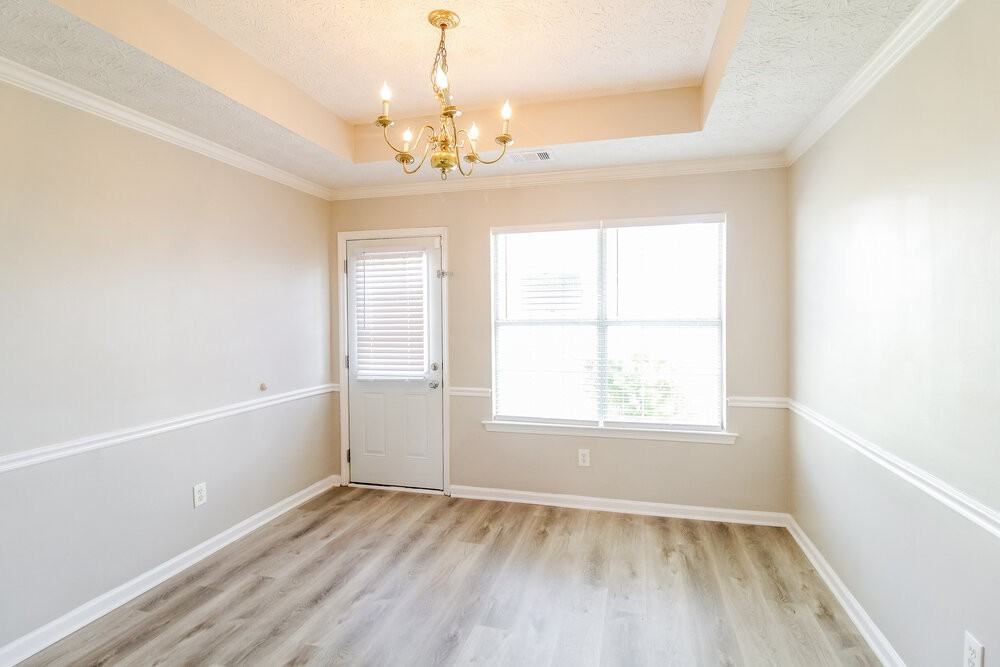 1810 Midcourt Way - Photo 4 of 16