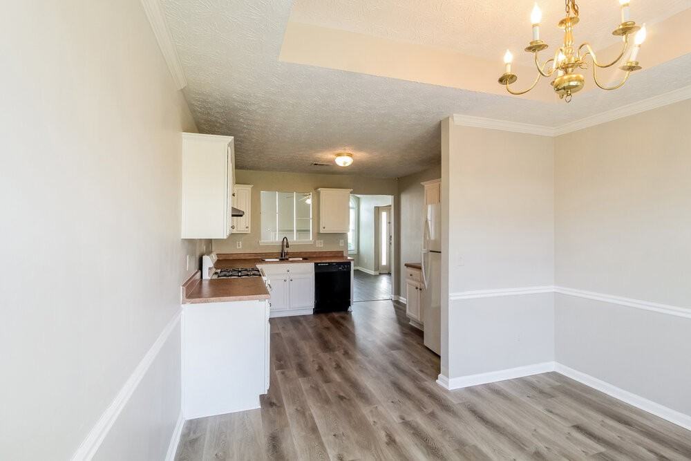 1810 Midcourt Way - Photo 5 of 16