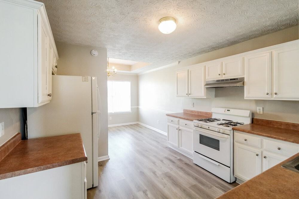 1810 Midcourt Way - Photo 6 of 16