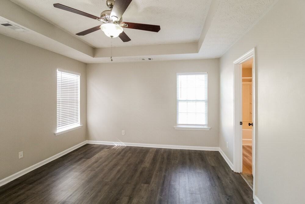 1810 Midcourt Way - Photo 7 of 16