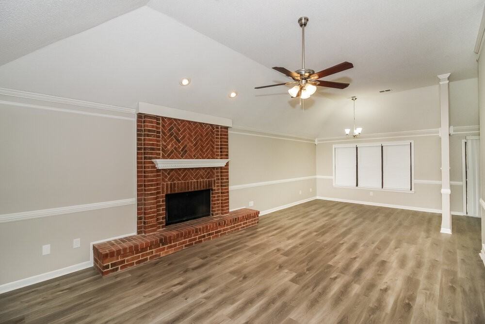8695 Chris Suzanne Cir - Photo 6 of 17