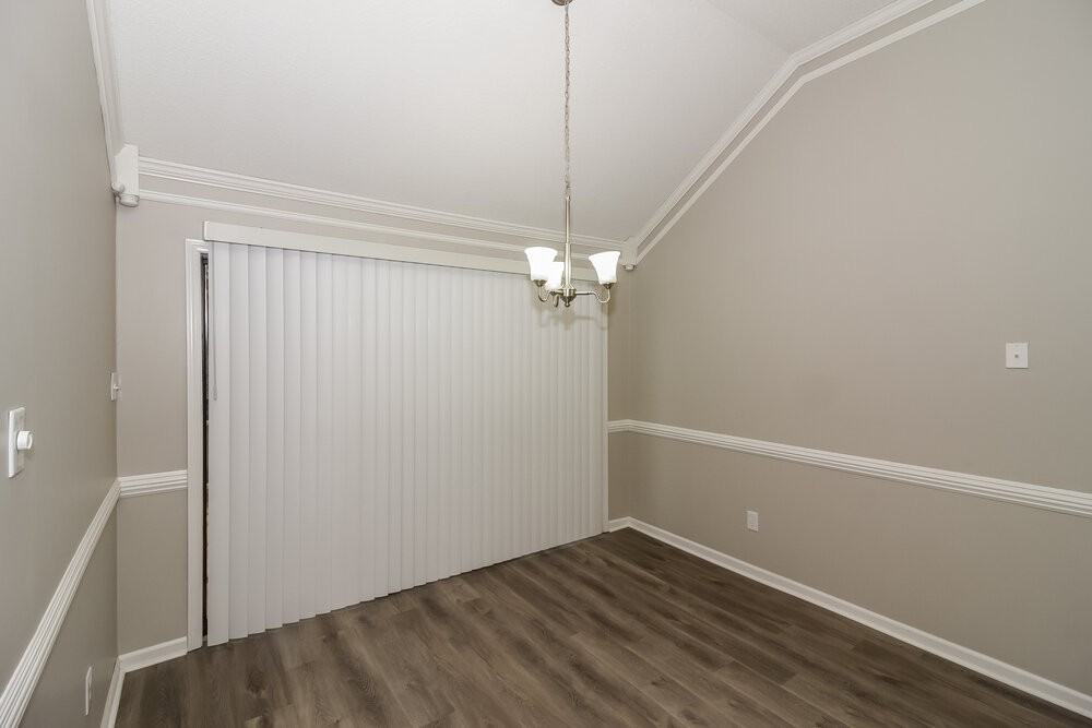 8695 Chris Suzanne Cir - Photo 7 of 17