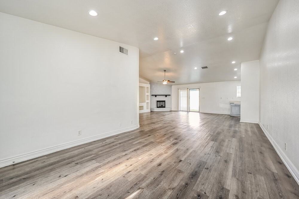 11812 N 43rd Dr - Photo 3 of 16