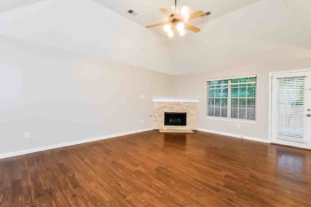 7214 Grapetree Trl - Photo 3 of 16