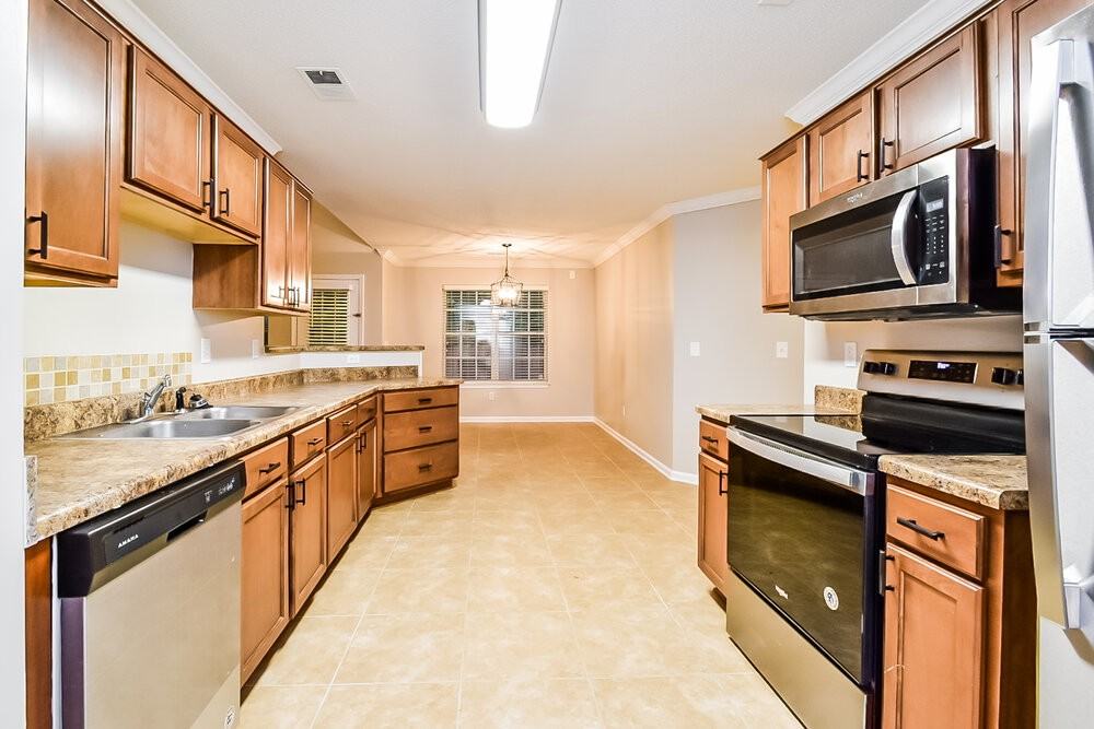 7214 Grapetree Trl - Photo 6 of 16