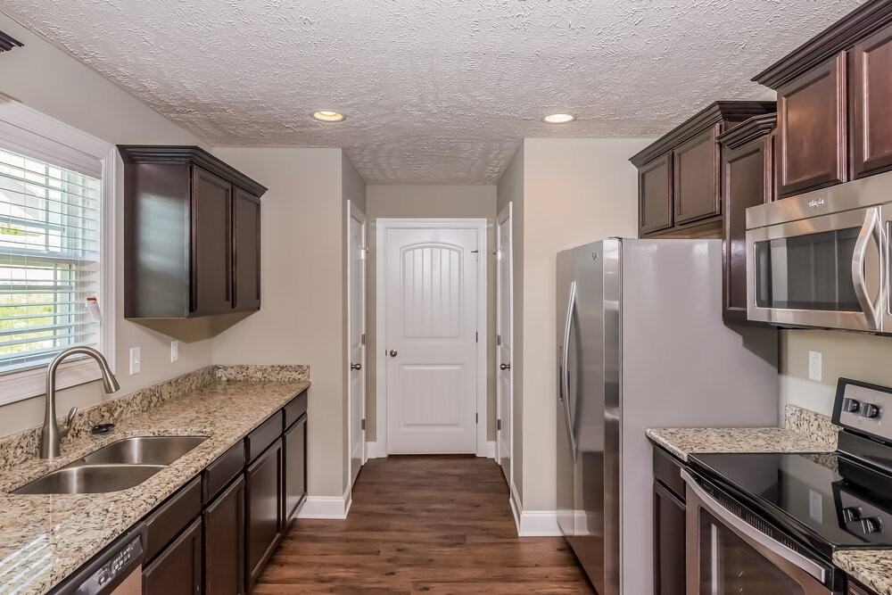 1032 Tammy Sue Ln - Photo 4 of 15