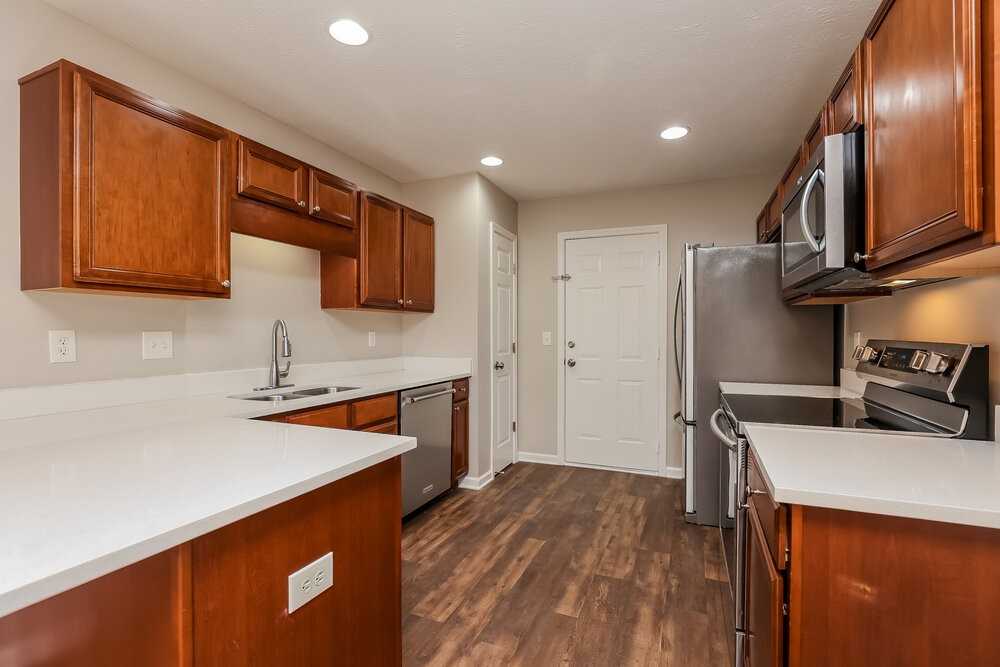 804 Birchmill Pt N - Photo 6 of 16