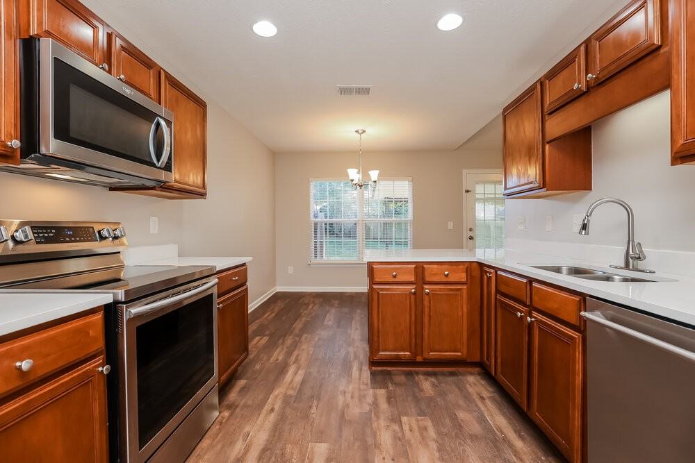 804 Birchmill Pt N - Photo 7 of 16