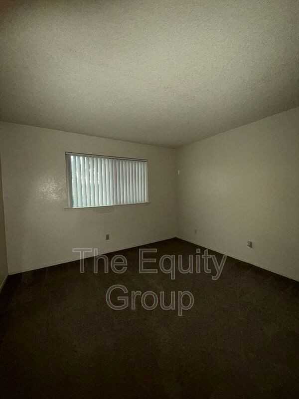 1414 W Elowin Ave - Photo 3 of 17