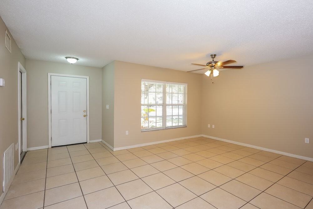 2485 Sagemont Dr - Photo 3 of 15