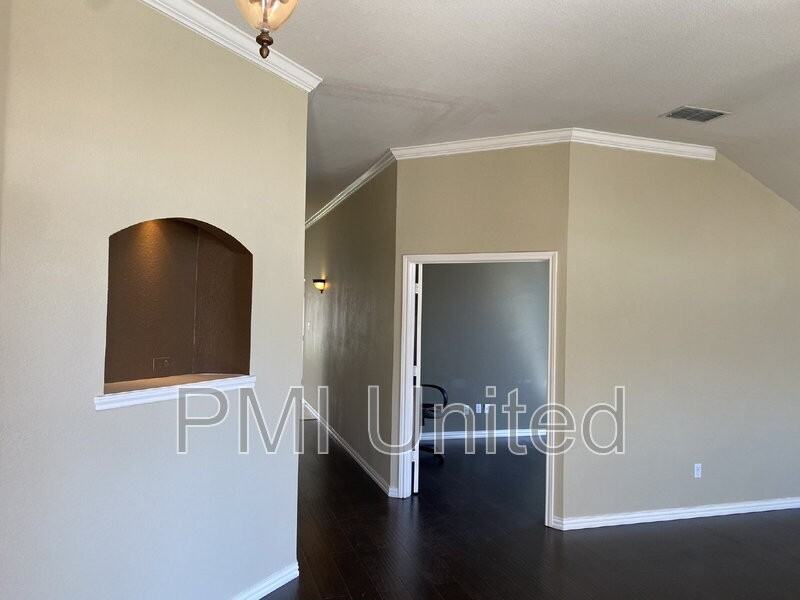 4821 Stetson Dr S - Photo 2 of 30