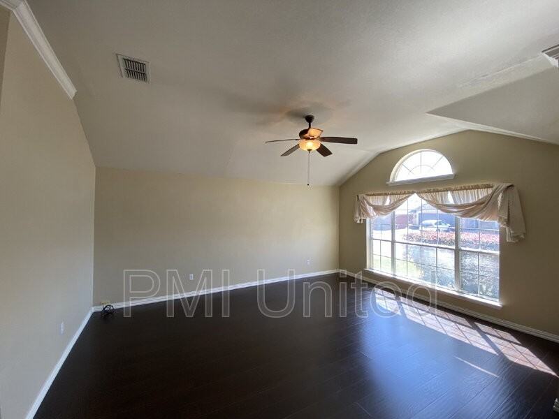 4821 Stetson Dr S - Photo 3 of 30