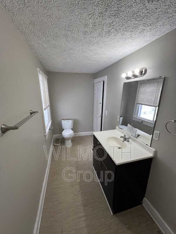 915 N Bosart Ave - Photo 3 of 18