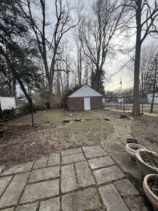 231 E 62nd St - Photo 2 of 19