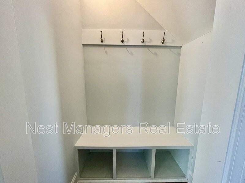 5137 Thruway Rd - Photo 3 of 36