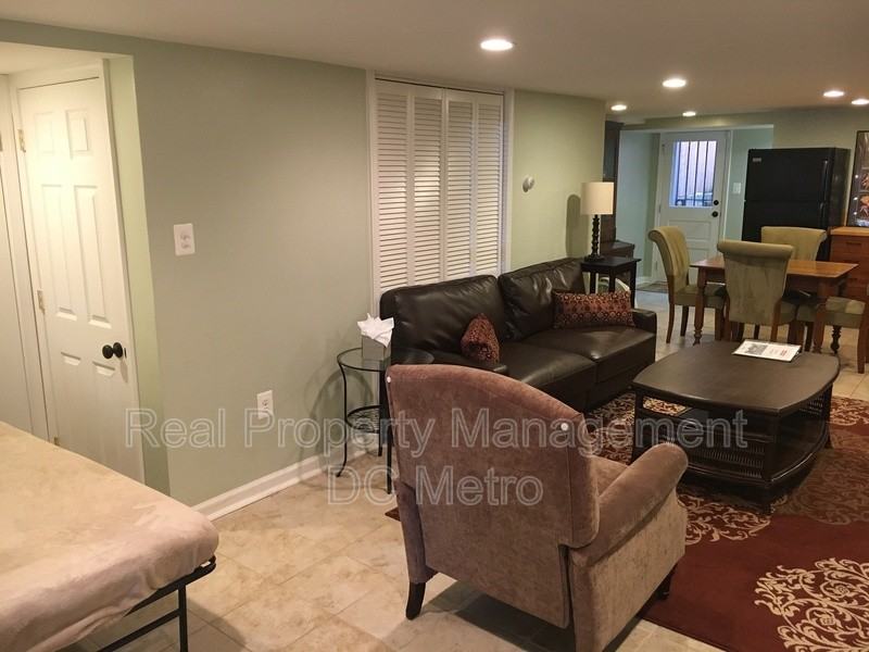 813 10th St Ne #B - Photo 2 of 19