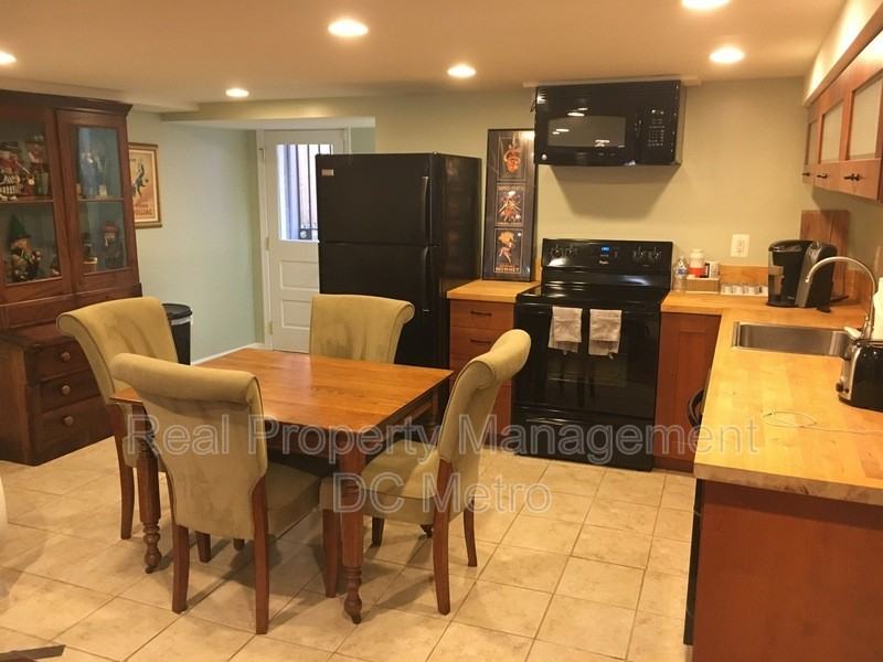 813 10th St Ne #B - Photo 4 of 19