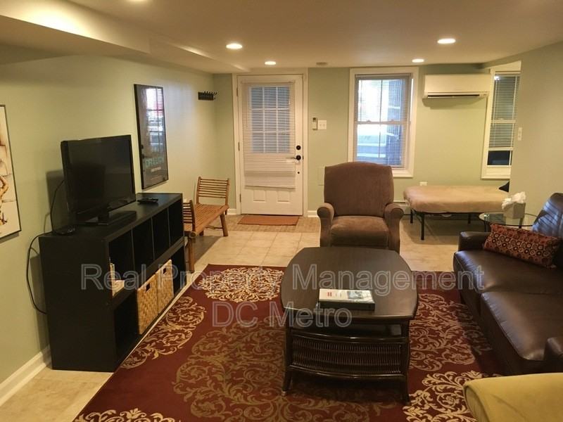 813 10th St Ne #B - Photo 5 of 19