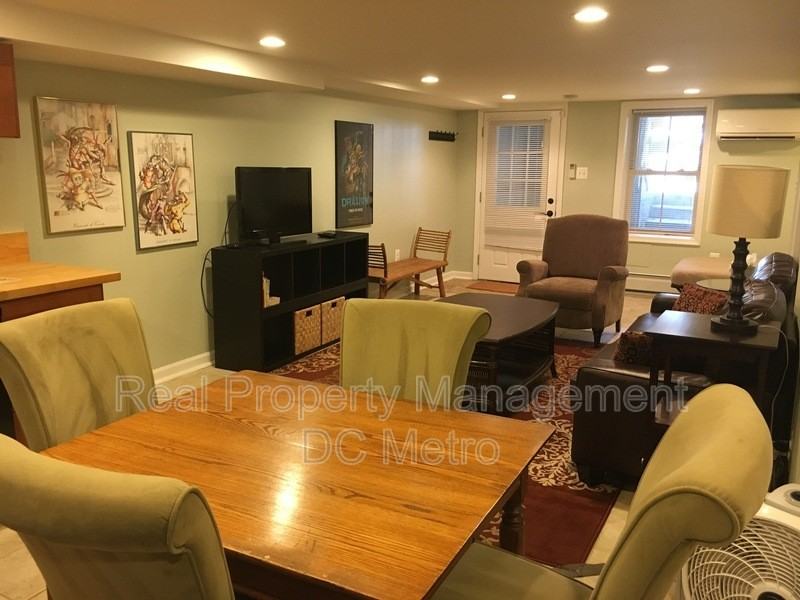 813 10th St Ne #B - Photo 6 of 19