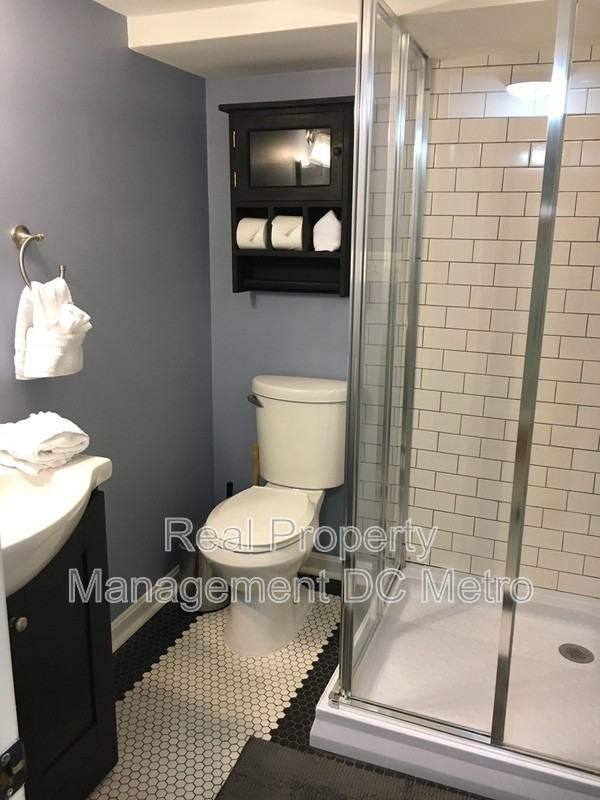 813 10th St Ne #B - Photo 7 of 19