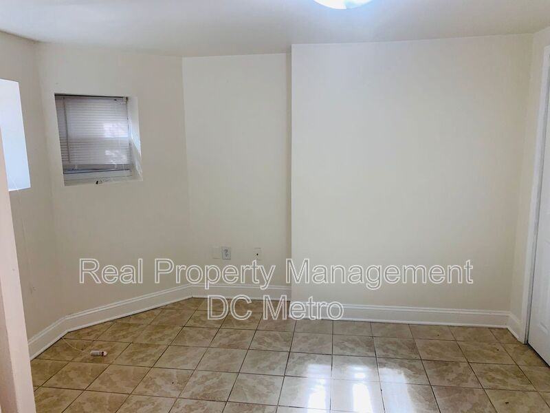 117 W St Nw #2 - Photo 4 of 12