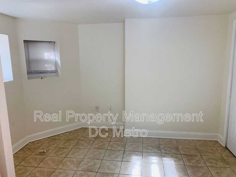 117 W St Nw #2 - Photo 6 of 12