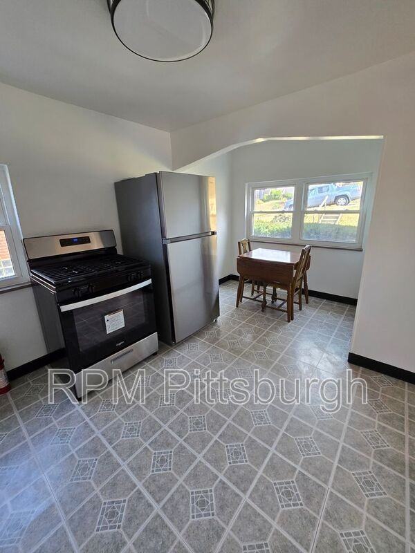 4744 Lougean Ave - Photo 2 of 25