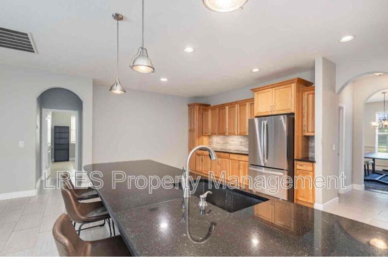 321 E Victoria Trails Blvd - Photo 3 of 21