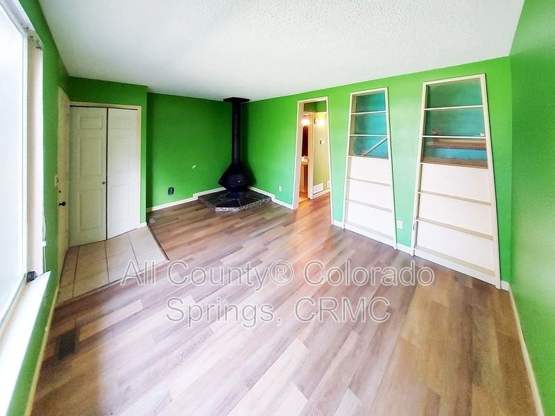 1138 Delaware Dr - Photo 2 of 28