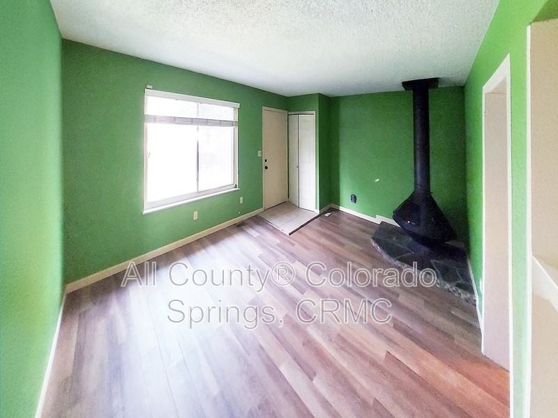 1138 Delaware Dr - Photo 3 of 28