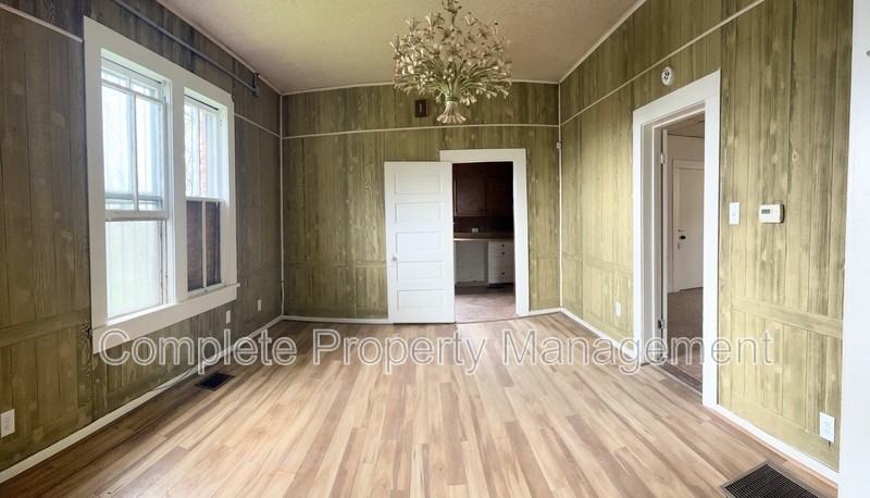 350 14th Ct N - Photo 2 of 18