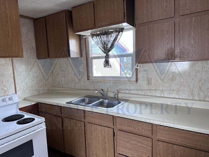 518 E Hancock St - Photo 4 of 10