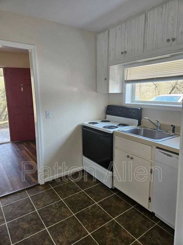 180 Stadium View Dr #X - Photo 6 of 11