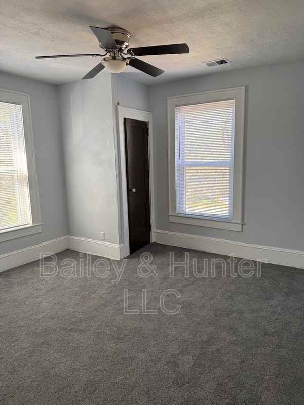 1587 Olympian Cir Sw #B - Photo 6 of 8