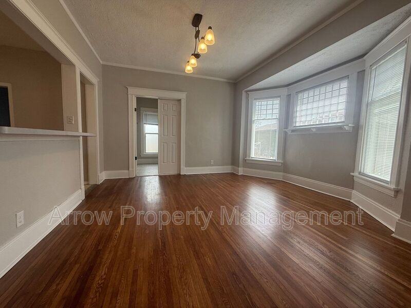 648 N 26th St - Photo 3 of 10