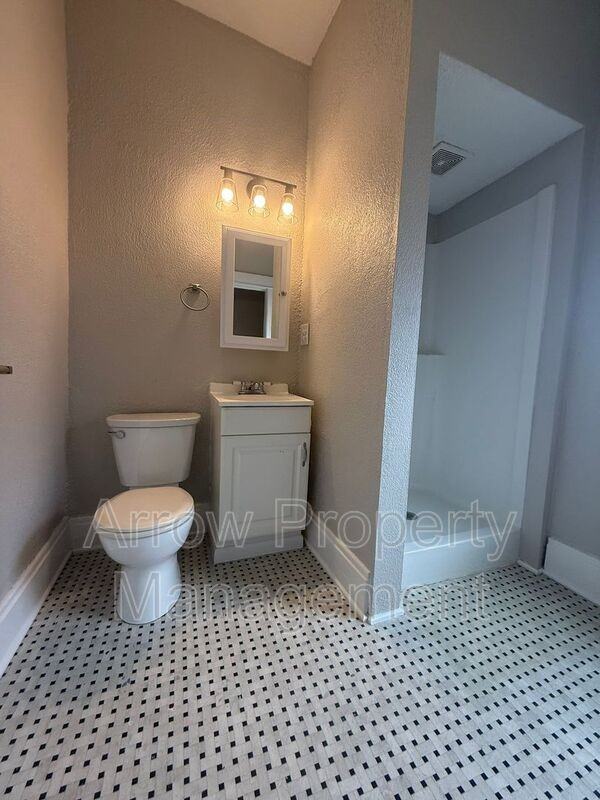 648 N 26th St - Photo 5 of 10