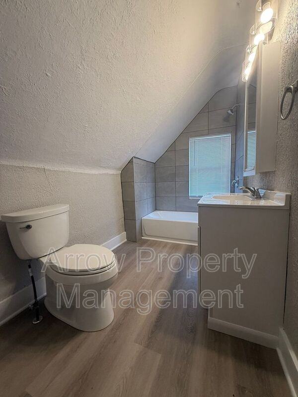 648 N 26th St - Photo 7 of 10