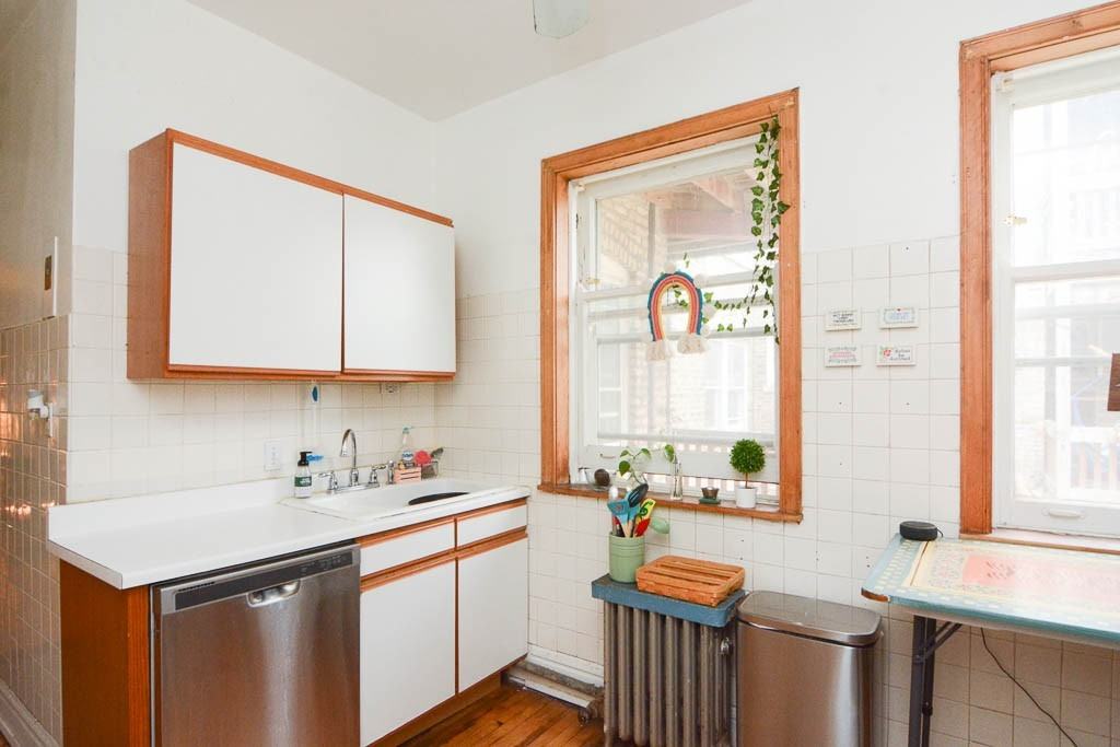 1400 W Rosemont Ave #1 - Photo 3 of 21