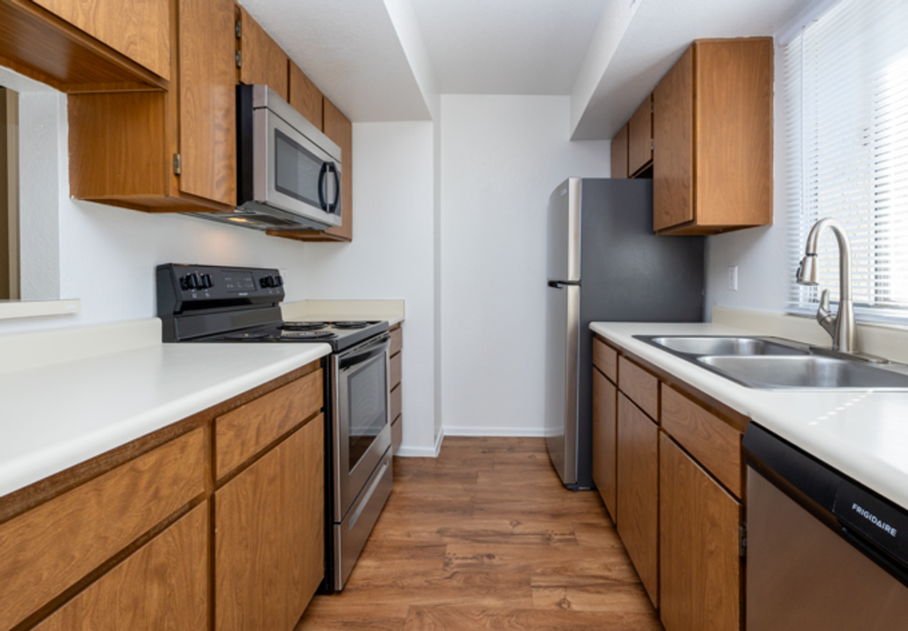 Broadway Proper Apartment ** One Month Free**W/D Included - Photo 6 of 35