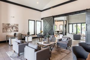 featured image of 4800 Oak St