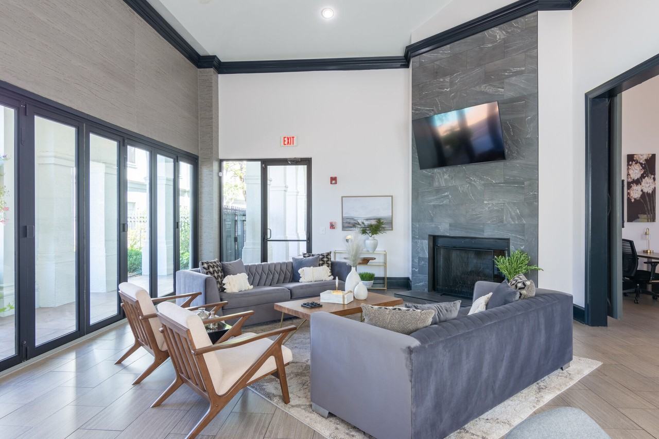 Fountain View on the Plaza - Photo 2 of 27