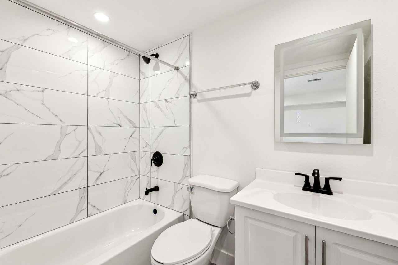 MH 1151 W 37th Dr - Photo 5 of 6