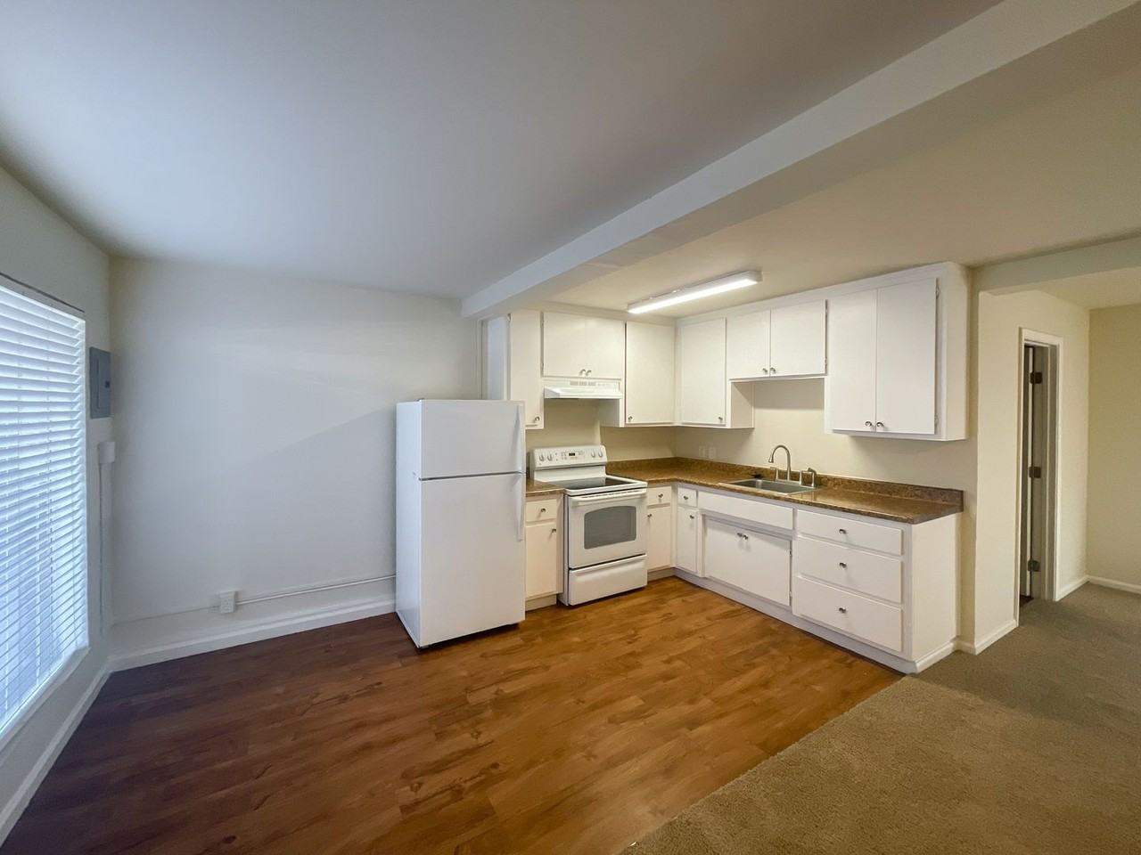 Lincoln Courtyards at 531 Glendora Avenue - Photo 6 of 32